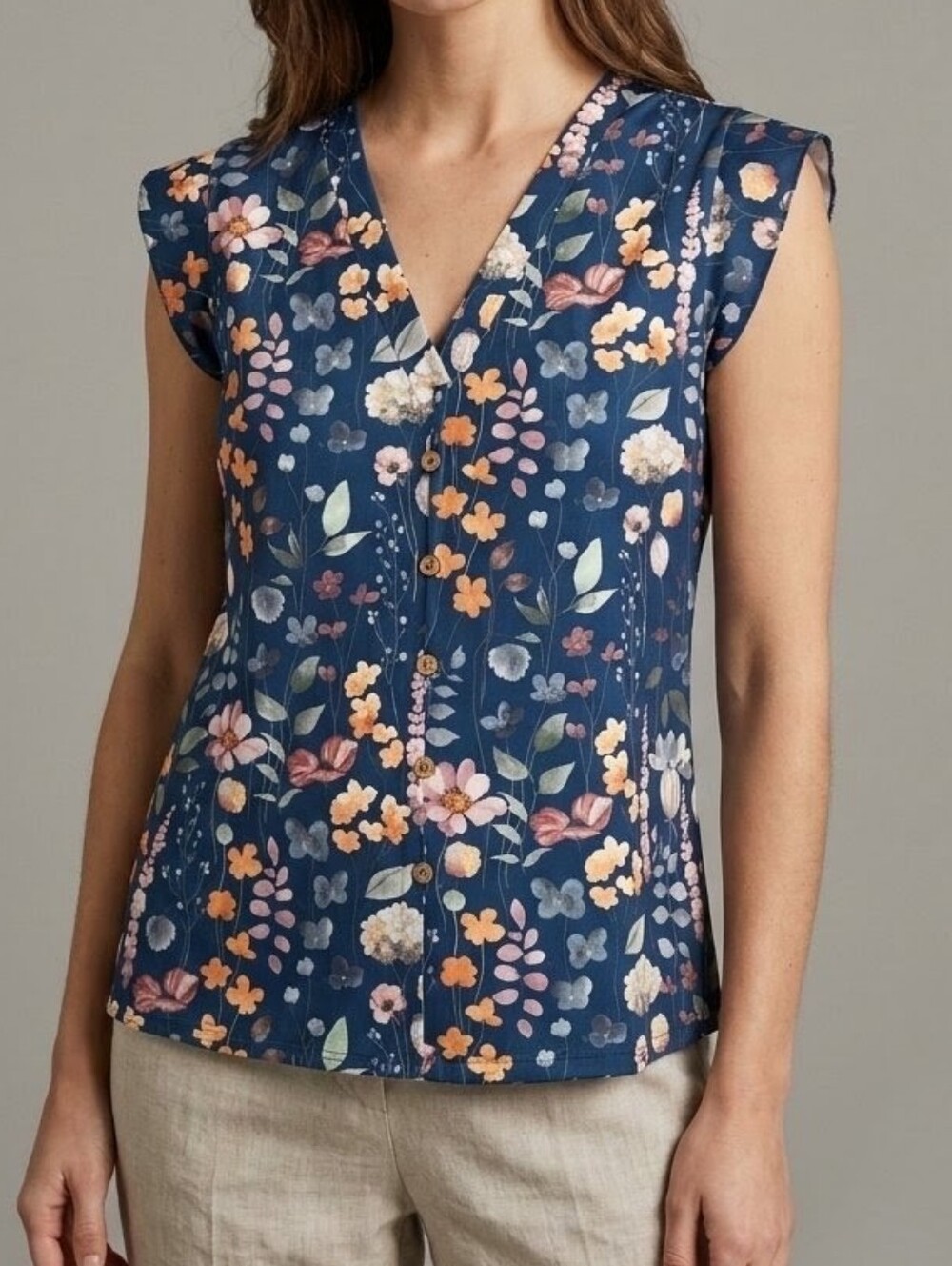 NWT Navy Floral V-Neck Button-Down Sleeveless Blouse Top | Size Medium